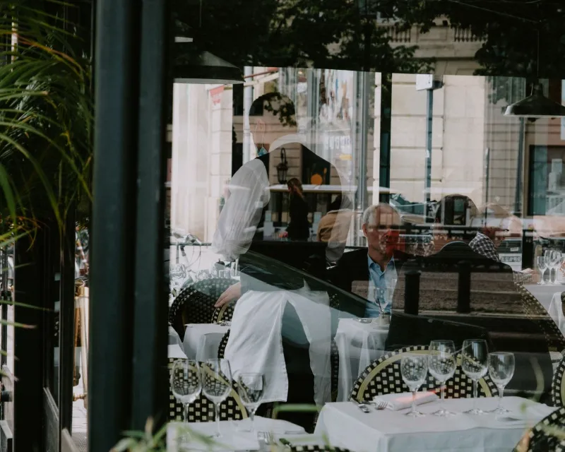 Confidence on the Plate: Why French Restaurants Let the Food Do the Talking